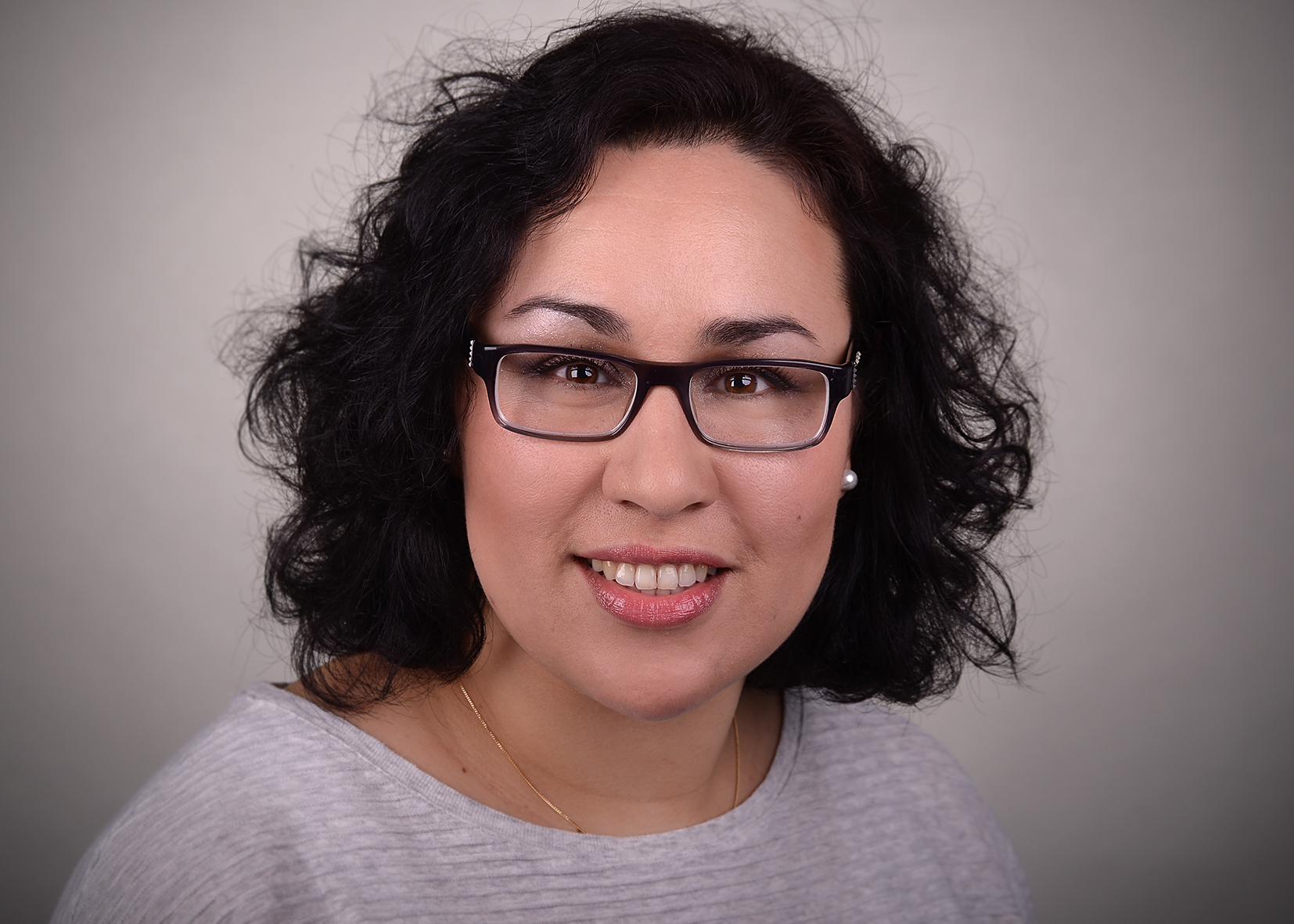 Sana Foto mit Brille Farbe